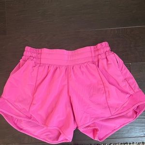 Lululemon Hotty Hot 4” shorts size 6 Sonic Pink